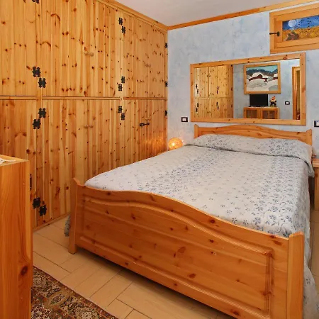 Salone House Apartman *